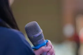 学生在教育政策制定中的声音：参与与挑战