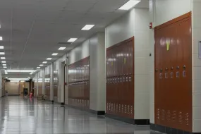 疫情下的无家可归学生：教育的挑战与应对