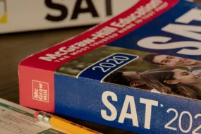 疫情下的大学招生：标准化考试的未来走向