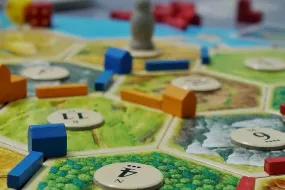 德州扑克如何看待运气成分:教育改革的困境：理解教育棋局的政治与挑战