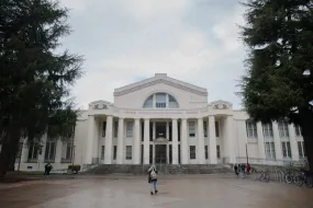 奥克兰教师准备罢工投票：抗议低工资和工作条件