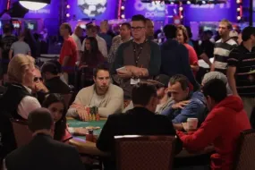 ماكوف- البطاقات موجودة، والجميع يرتكب أخطاء في البوكر الأوروبي.