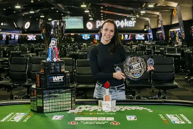 إيما زاجوموفيتش تسطر التاريخ كأول امرأة تفوز بلقب WPT مفتوح