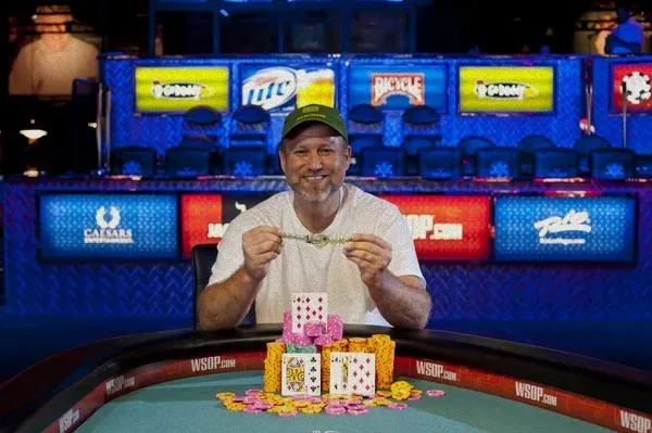 克里斯·特里巴赢得WSOP金手链：扑克锦标赛报道
