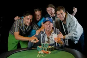 نيکولاوس تيخيرت- بطل العالم في البوكر من ألمانيا