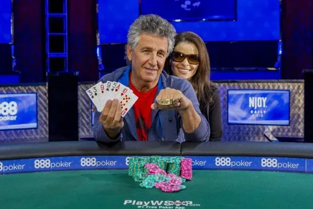 哈尼·阿瓦德赢得WSOP赛事冠军，夺得金手链