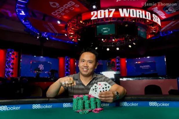 餐厅老板在WSOP赛事中夺冠，赢得扑克手链