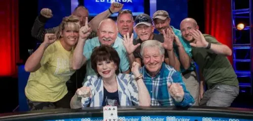 法伯在 WSOP 比赛中获胜,为 USO 筹集资金