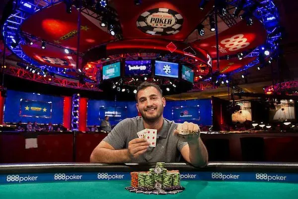 西班牙扑克选手在WSOP决赛中夺冠