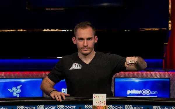 贾斯汀·博诺莫赢得单挑冠军，再获WSOP手镯