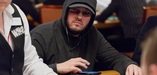 德州扑克诈唬技巧:WSOP线上赛:布坎南夺冠,收获金手链