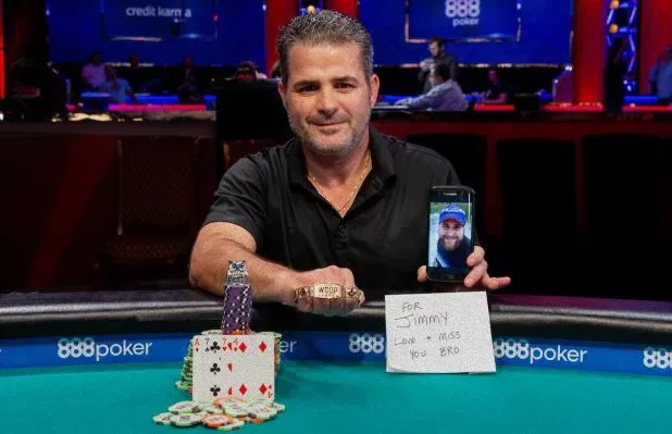 Stavrakis在WSOP赛事中夺冠，职业生涯收益翻倍