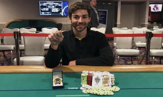 弗兰克·拉戈迪奇赢得大维多利亚赌场WSOP主赛事