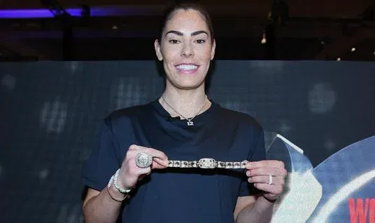 凯尔西·普拉姆主持WSOP，开启扑克盛宴