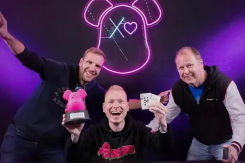 菲利克斯“xflixx”施奈德斯在马略卡岛扑克赛中夺冠