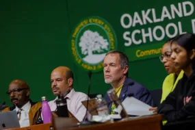 奥克兰学区面临裁员：应对预算赤字与财务挑战