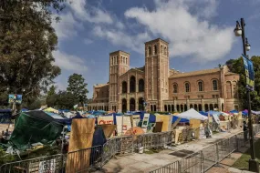 加州大学罢工：48,000名员工抗议活动升级