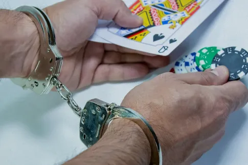 意大利打击非法赌博：警方行动逮捕多人