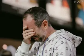 بطولات WSOP 2025- راست بطلًا في Razz ونهائيات مثيرة في Omaha و Senior's