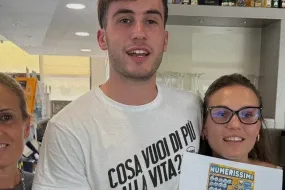 عامل يفوز بـ 2 مليون يورو في "Gratta e Vinci" في كاستلنووفو