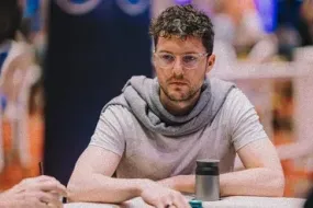 بوكر- الموازنة بين التحليل والحدس لتحقيق النجاح