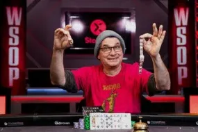 الفوز بالأساور يجمع الموسيقيين ومنتجي الروك في عالم البوكر