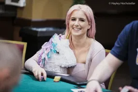 فانيسا كايد تفوز بلقب Sunday Million وتحصد جائزة قياسية.