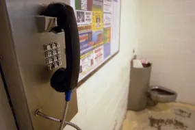 德州扑克有没有防作弊系统:旧金山永久取消监狱电话费和商品加价