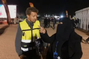 عائشة القحطاني- سعودية تدير النظافة في رالي داكار وتطمح للعالمية.