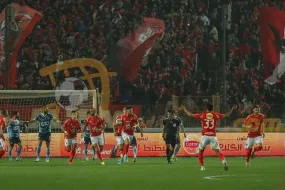الأهلي يطلب حكامًا أجانب لمواجهة بيراميدز الحاسمة في الدوري