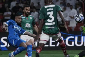 تعادل الهلال والإتفاق يعقد صراع لقب الدوري السعودي