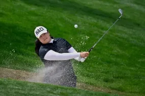 نيلي كوردا وأريا جوتنجارن تتنافسان في بطولة تي-موبايل للعب بالضربات