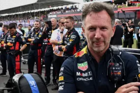 إقالة هورنر- نهاية حقبة ذهبية لريد بُل وتعيين ميكيس مديرًا