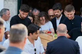 وداع مؤثر- نجوم كرة القدم في جنازة ديوجو جوتا وشقيقه