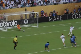 الهلال يجبر ريال مدريد على التعادل بفضل تألق بونو والدوسري