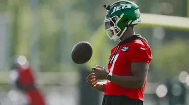 ملخص استعدادات NFL- ويليامز يتألق، والصقور يجدون ضغطًا