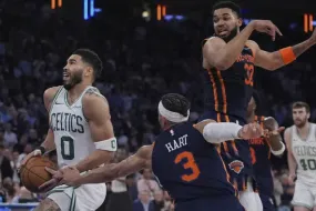 برونسون يقود نيويورك للفوز على بوسطن ويقترب من نهائي القسم