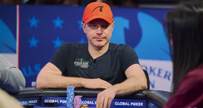 لعبة بوكر معقدة- كيف تربح مع يد ضعيفة خارج المركز