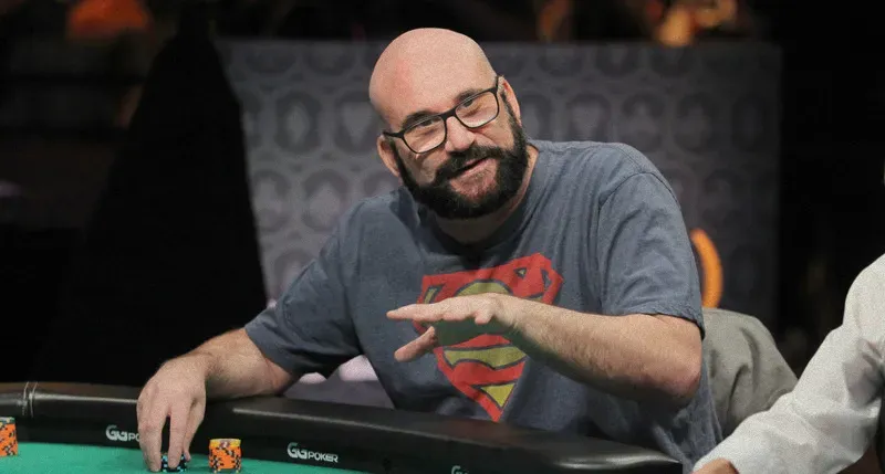 فيلم وثائقي جديد يسلط الضوء على حياة مايك ماتوسو في لعبة البوكر