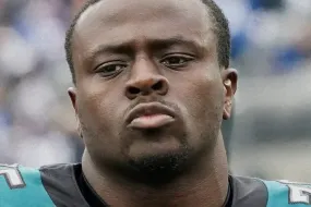 نقل تارون جاكسون، لاعب فريق 49ers، إلى المستشفى بعد إصابته في المخيم التدريبي