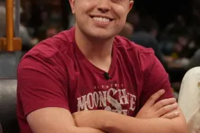 ماريانو يسحب وعاء بقيمة 440 ألف دولار بـ 10-4 في Hustler Casino Live