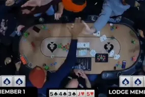 نادي لودج يوزع جائزة Bad Beat بقيمة 289 ألف دولار في لعبة بوكر أومها