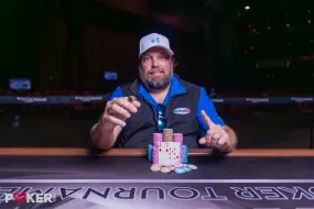 فيل بيرترام يفوز بأول خاتم ذهبي في بطولة العالم للبوكر ويحصد 237 ألف دولار