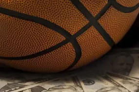 مؤامرة الرهان تورط لاعبًا آخر في ورطة- القبض على Hennen ومواجهة تهم الاحتيال.