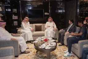 سفير خادم الحرمين يزور بعثة القادسية في هونج كونج قبل السوبر