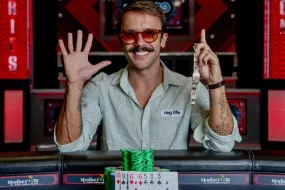 يوري دزيفييلفسكي يفوز ببرايسيليته الخامسة في WSOP في حدث الألعاب المتنوعة