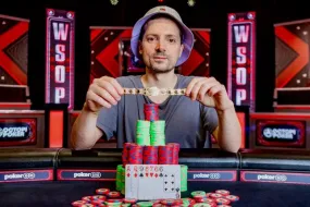 جورج ألكسندر يحصد ذهبية بطولة العالم للبوكر في ريز 2024