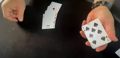 扑克牌技揭秘：揭开扑克骗局的面纱