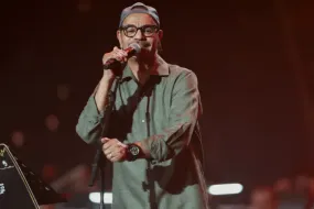 رابح صقر يتجاوز وعكة صحية ويطمئن جمهوره بعد حفله في الرياض