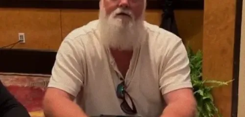 男子赢得WPT女士扑克赛事引争议：性别认同与扑克界反思